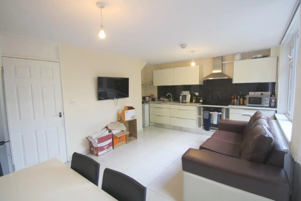 4 bedroom flat for rent