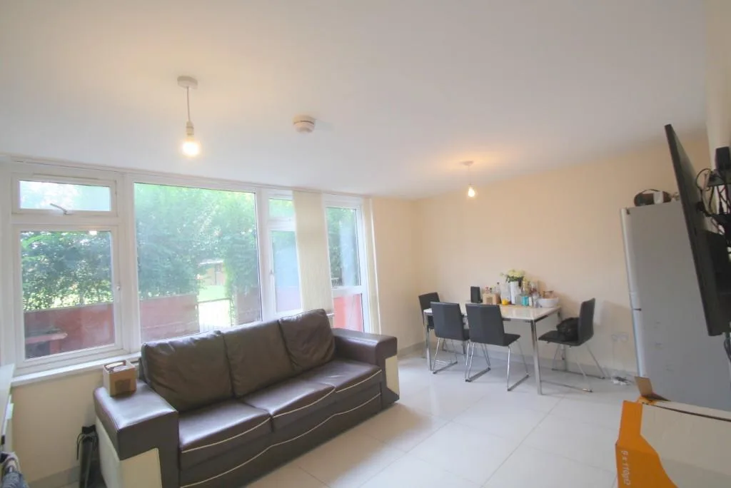 4 bedroom flat for rent