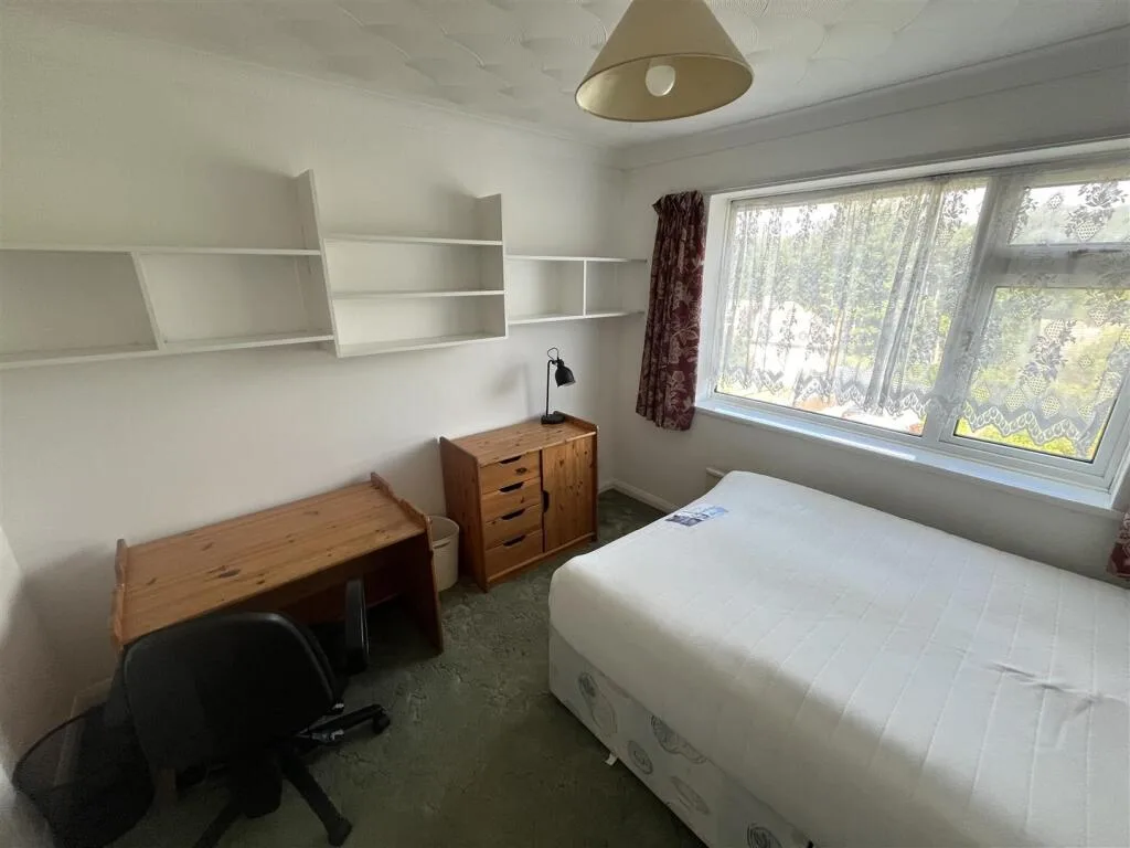 4 bedroom semi-detached house for rent