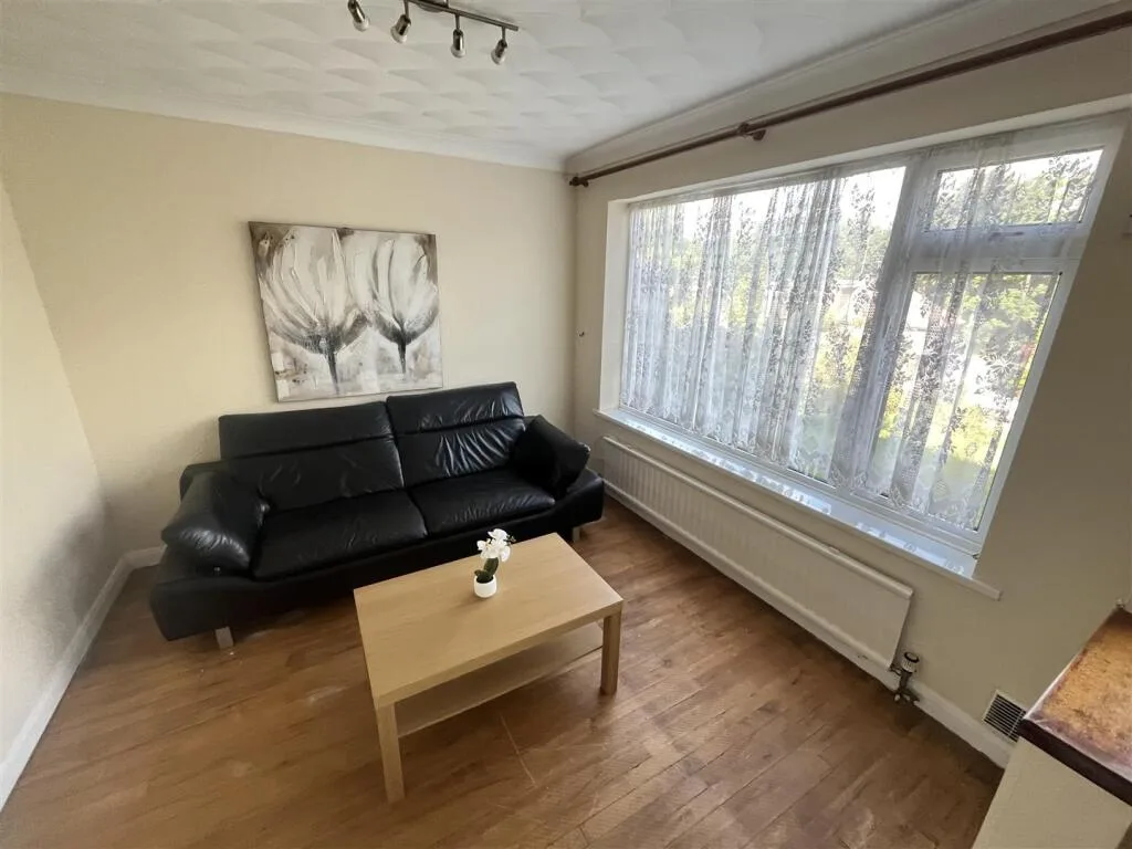 4 bedroom semi-detached house for rent