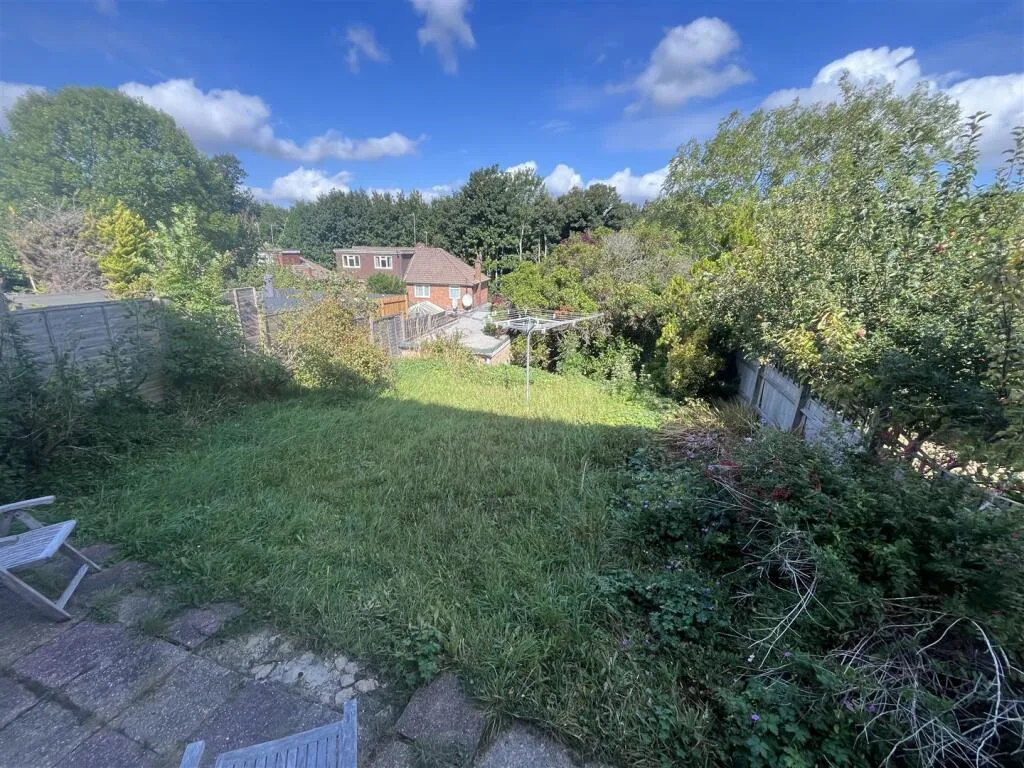 4 bedroom semi-detached house for rent