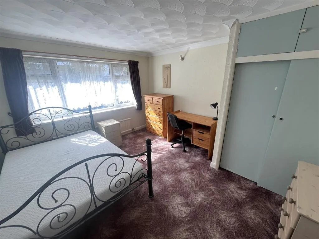 4 bedroom semi-detached house for rent