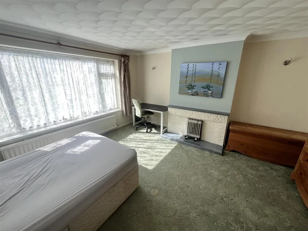 4 bedroom semi-detached house for rent