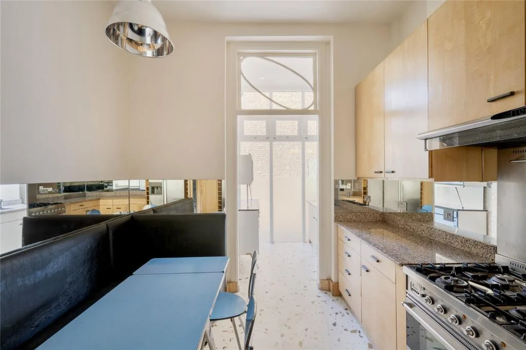 3 bedroom maisonette for rent