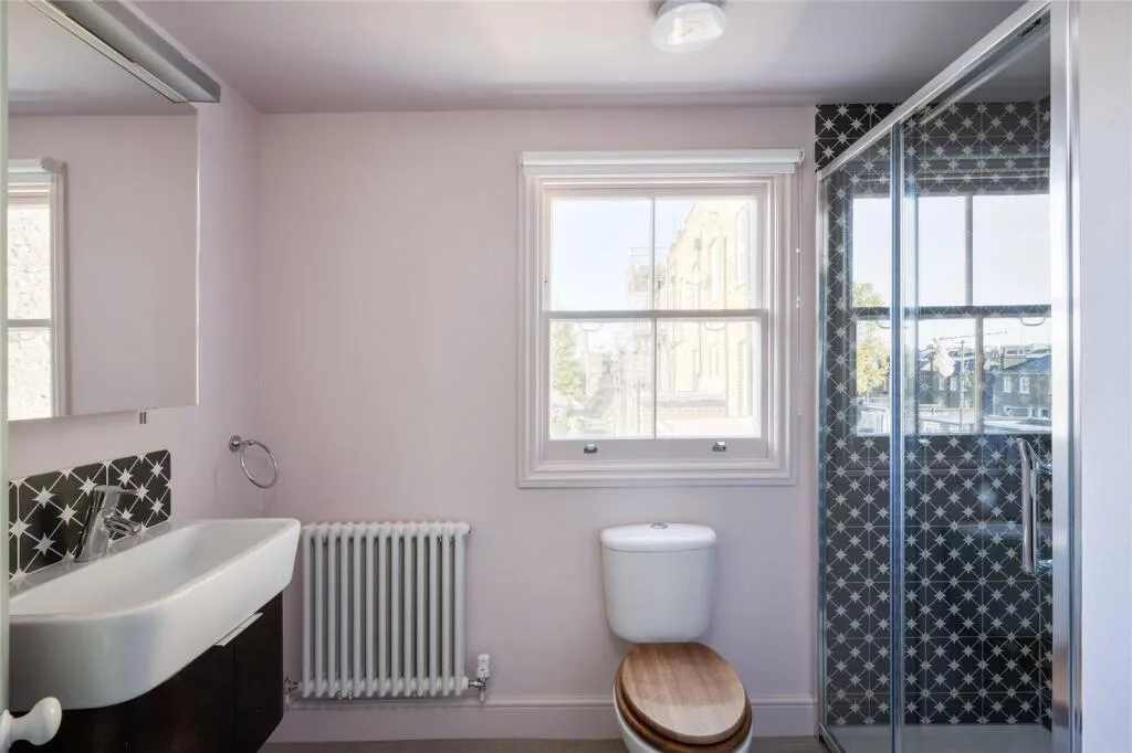3 bedroom maisonette for rent