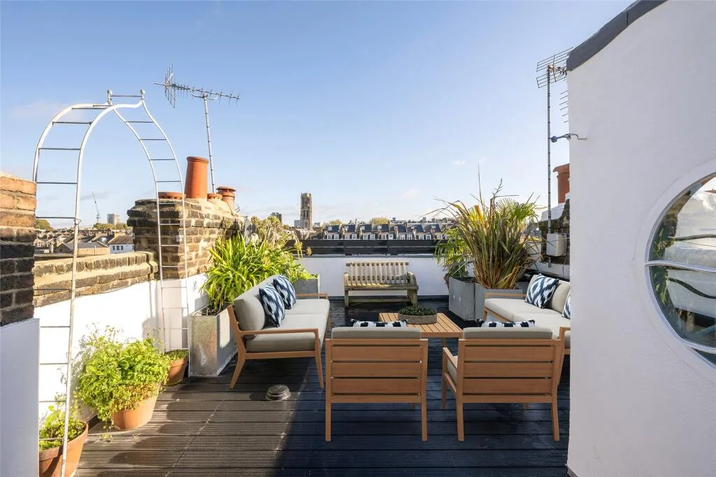 3 bedroom maisonette for rent