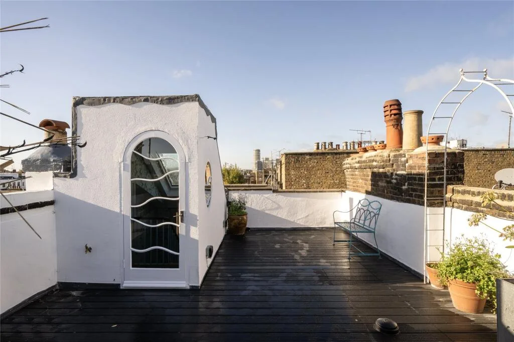 3 bedroom maisonette for rent