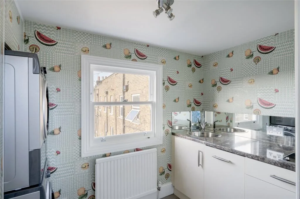 3 bedroom maisonette for rent