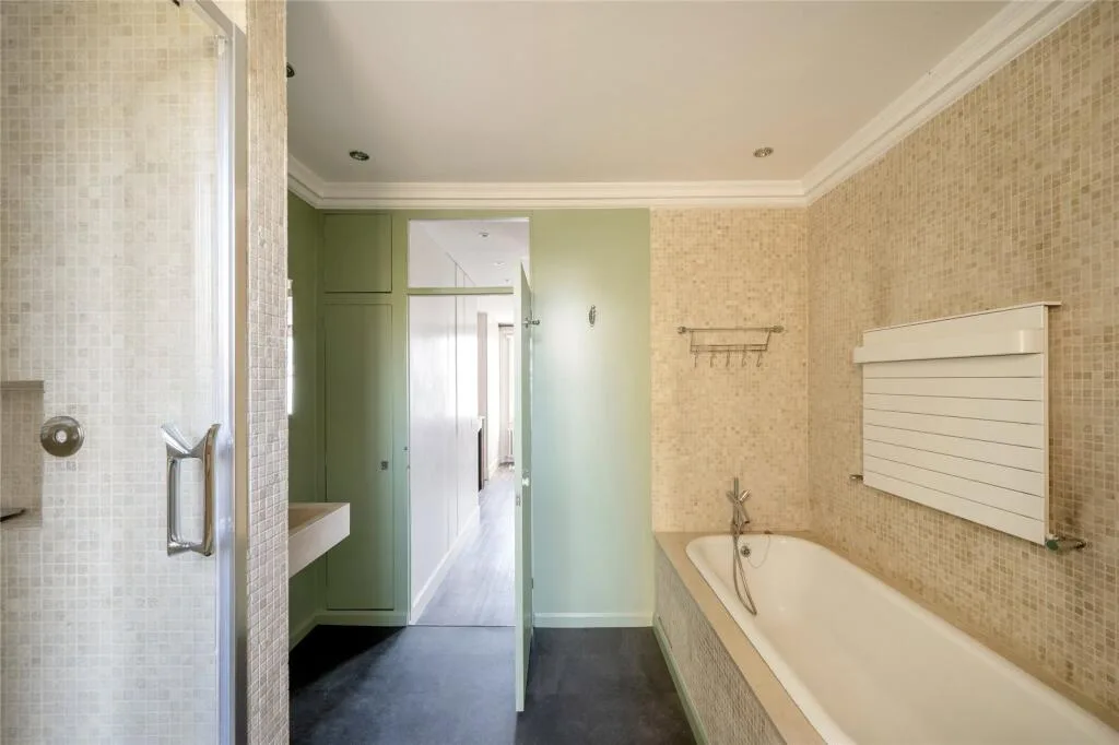 3 bedroom maisonette for rent