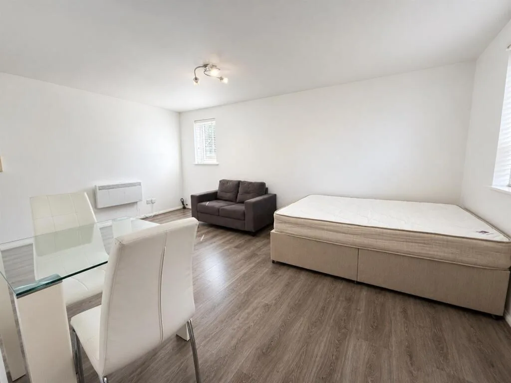 Studio flat for rent