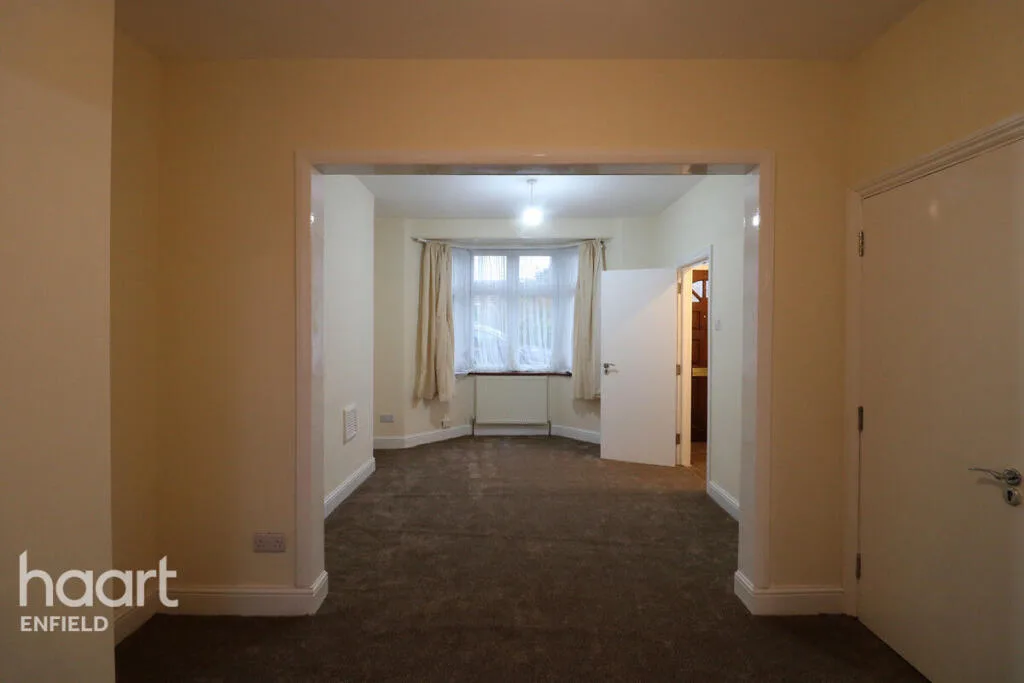 3 bedroom semi-detached house for rent