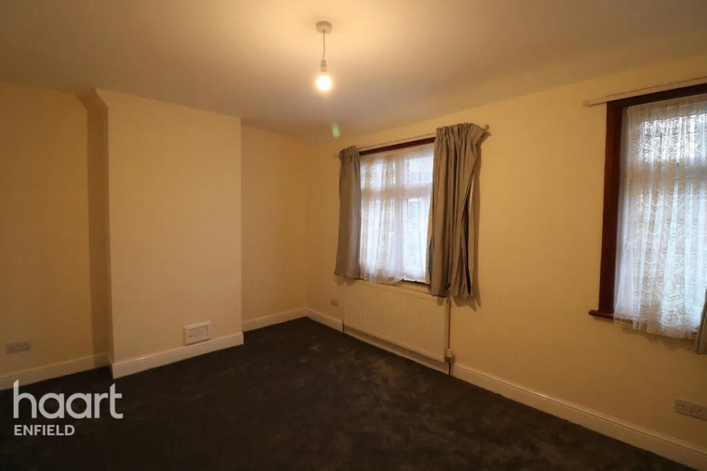 3 bedroom semi-detached house for rent