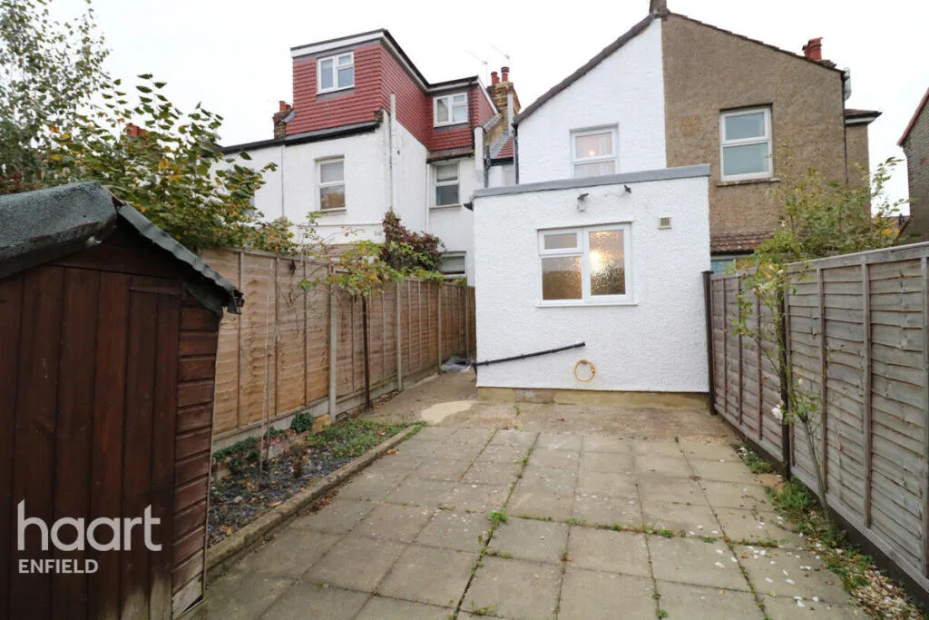 3 bedroom semi-detached house for rent