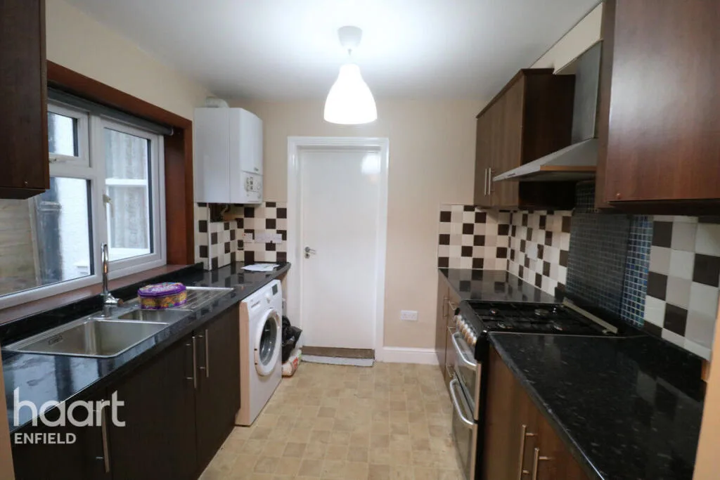 3 bedroom semi-detached house for rent