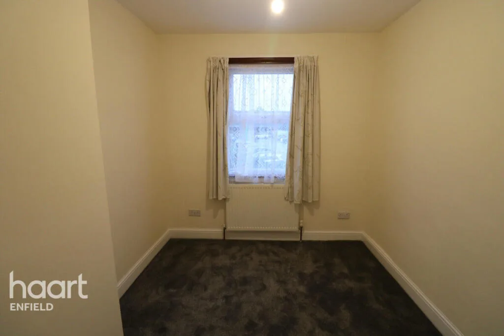 3 bedroom semi-detached house for rent