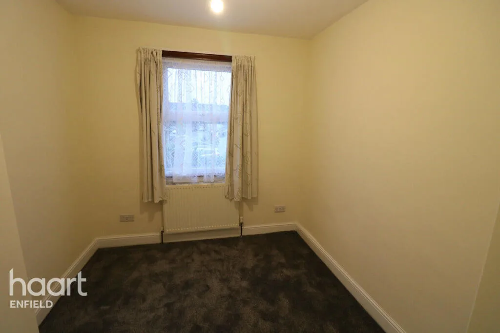3 bedroom semi-detached house for rent