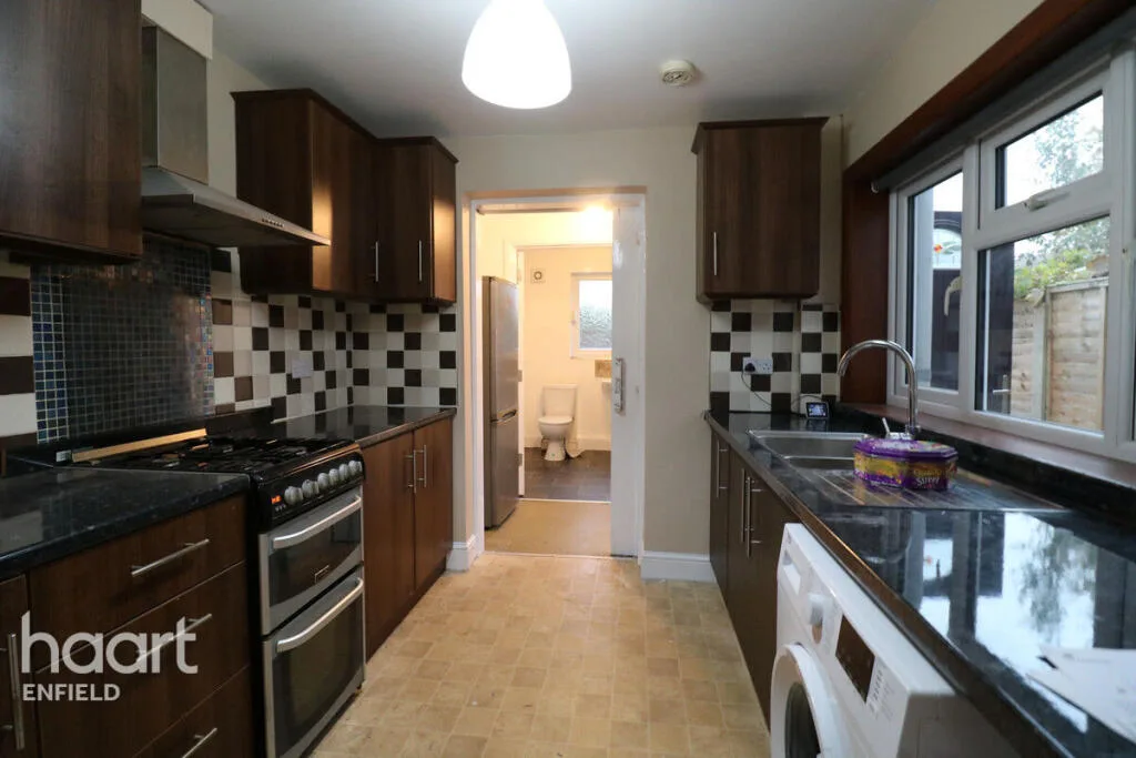 3 bedroom semi-detached house for rent