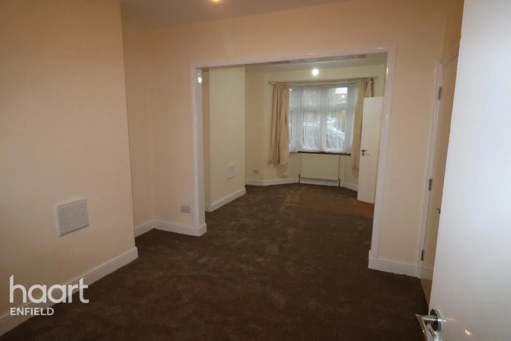 3 bedroom semi-detached house for rent