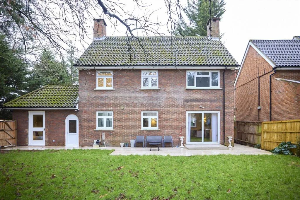 5 bedroom detached house for rent