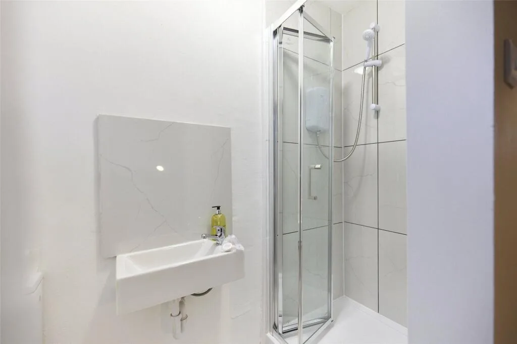5 bedroom detached house for rent