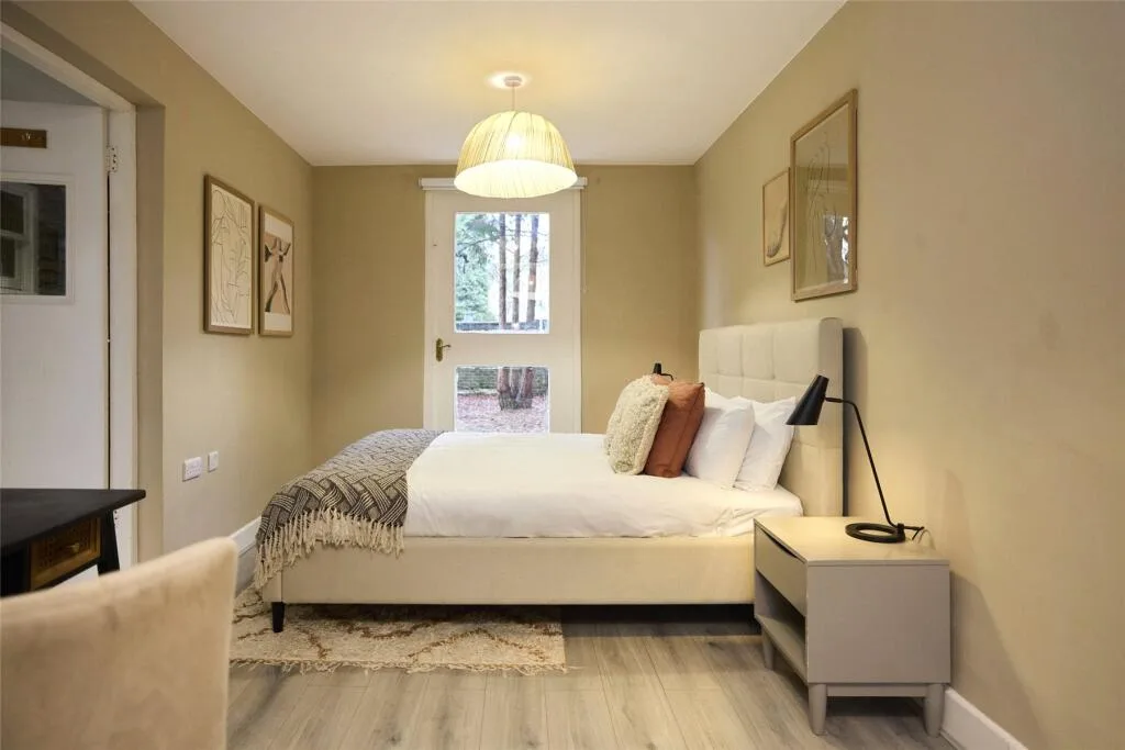 5 bedroom detached house for rent