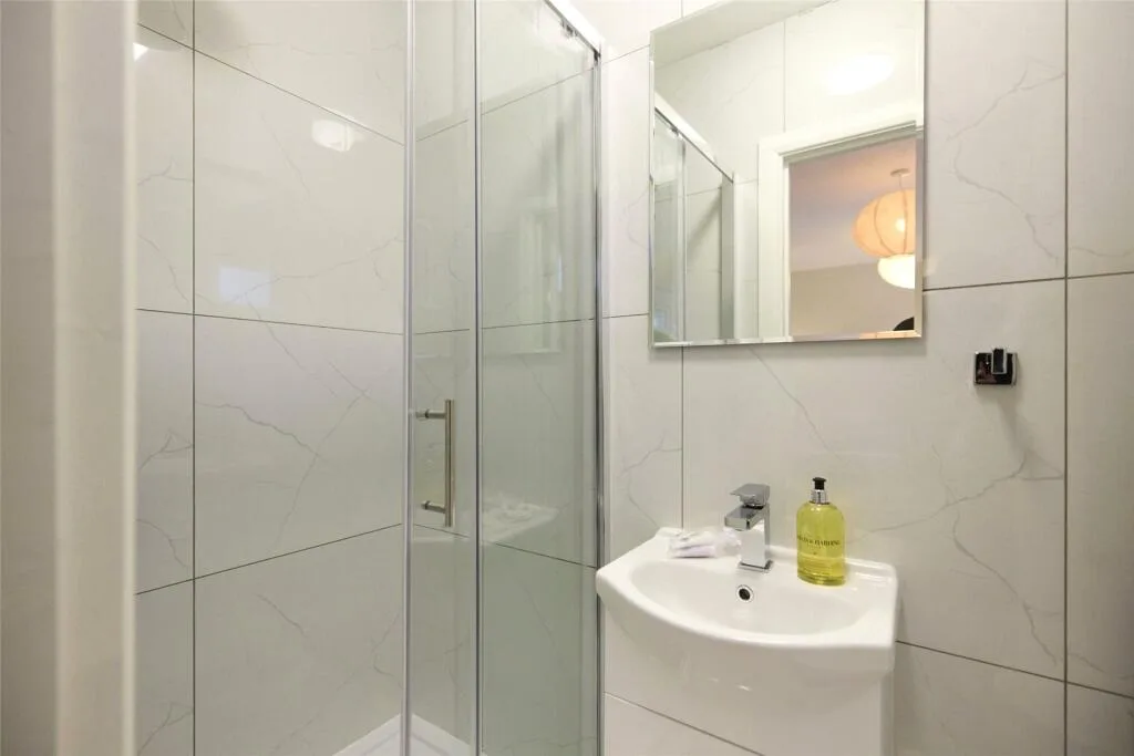 5 bedroom detached house for rent