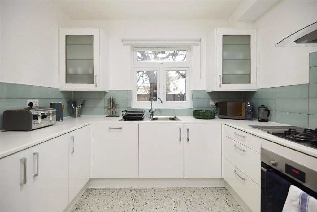 5 bedroom detached house for rent