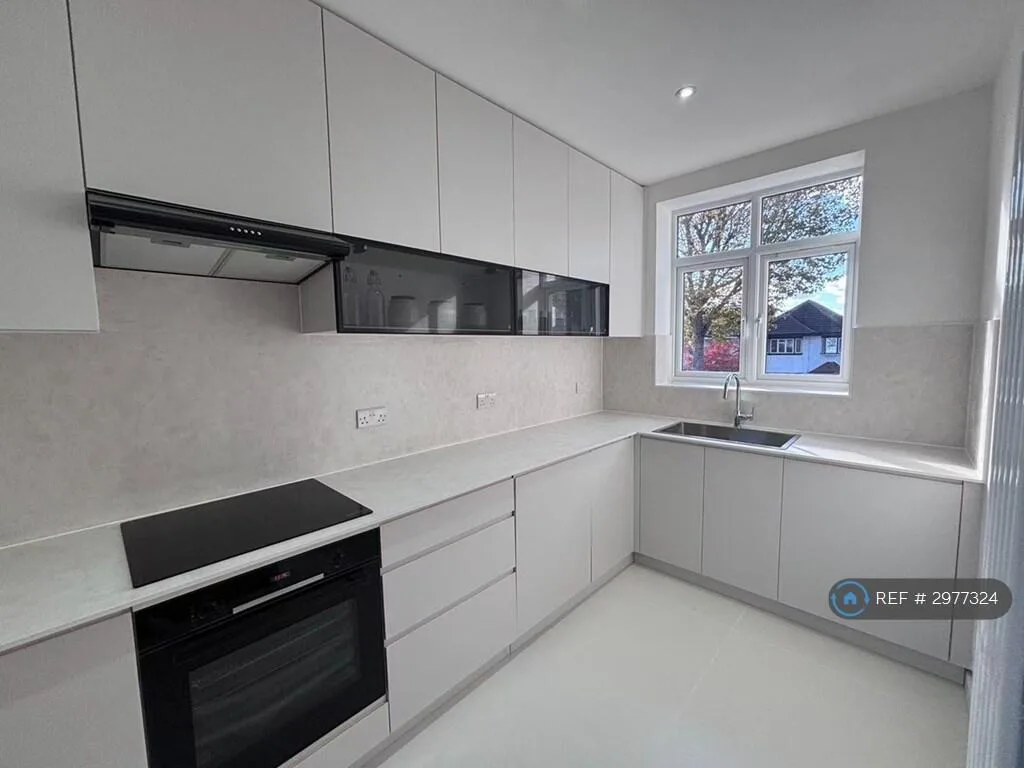 2 bedroom maisonette for rent