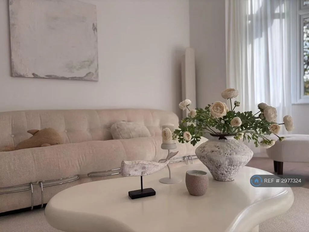 2 bedroom maisonette for rent