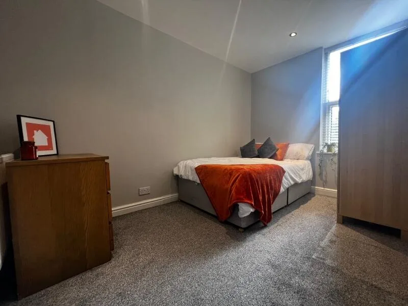 2 bedroom end of terrace house for rent