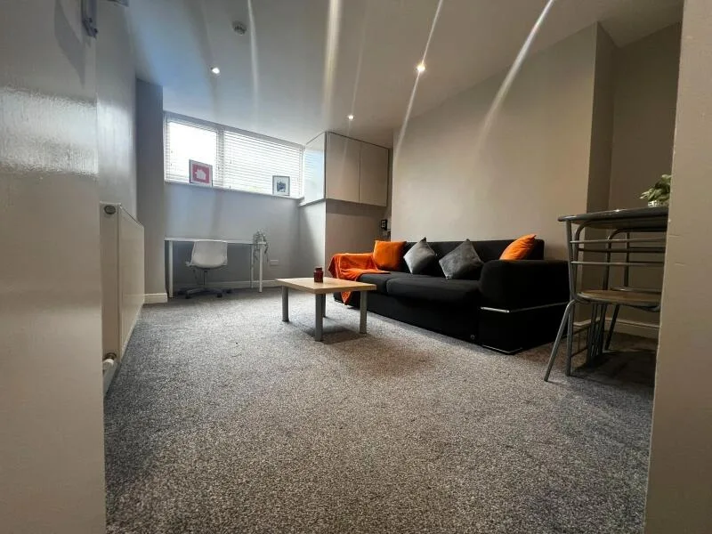 2 bedroom end of terrace house for rent