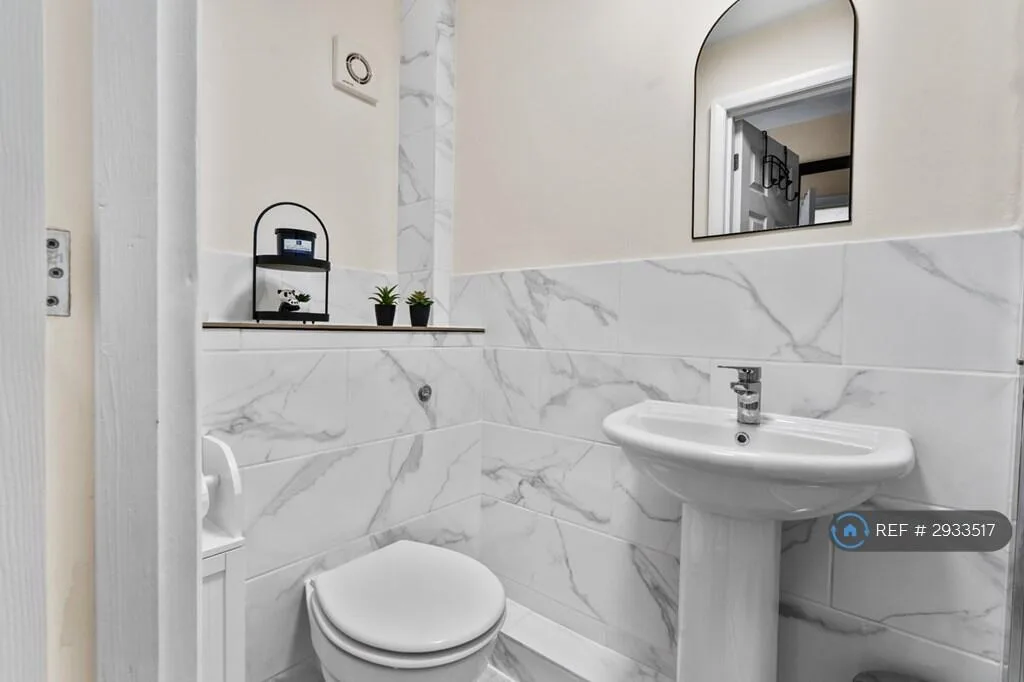 5 bedroom terraced house for rent