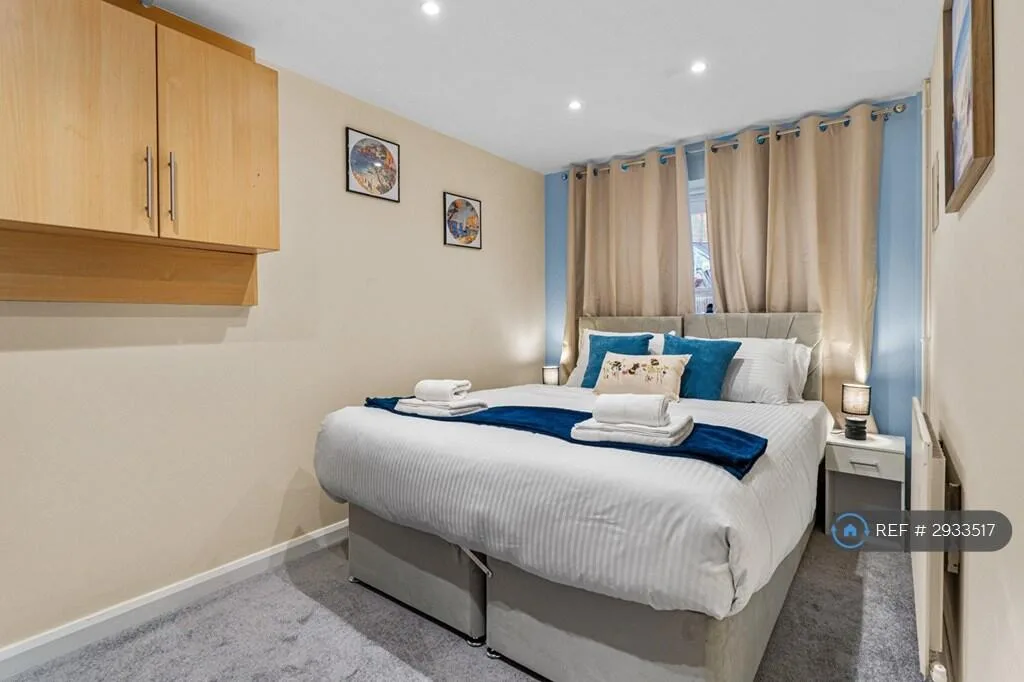 5 bedroom terraced house for rent