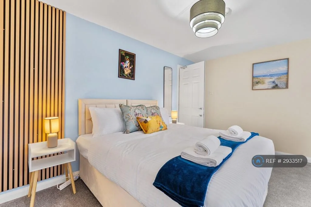 5 bedroom terraced house for rent