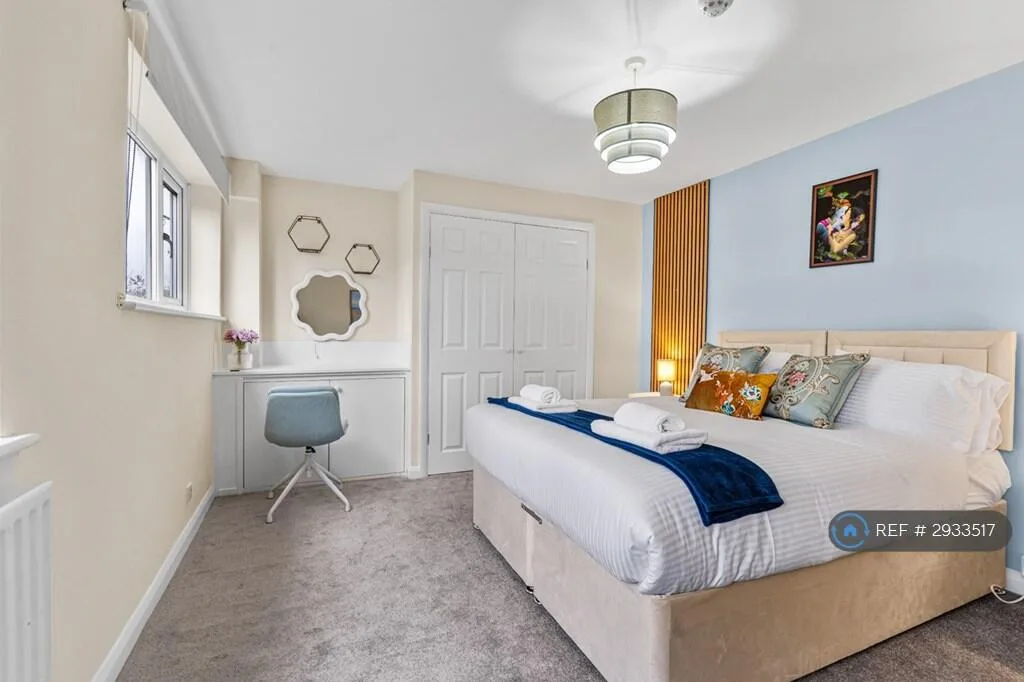 5 bedroom terraced house for rent