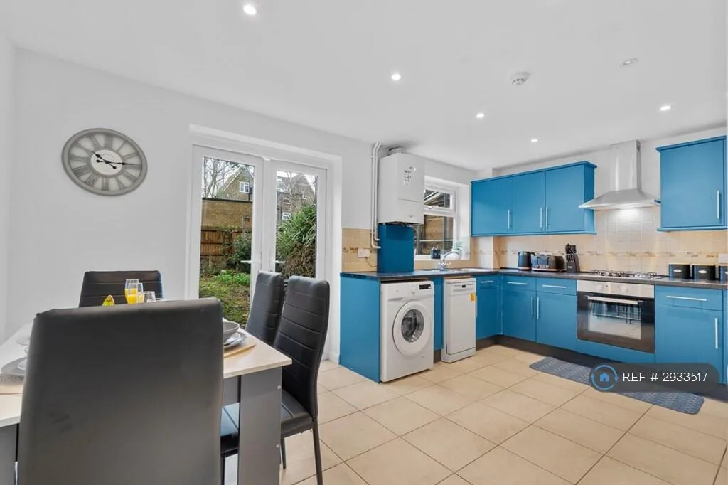 5 bedroom terraced house for rent