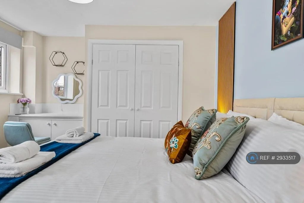5 bedroom terraced house for rent
