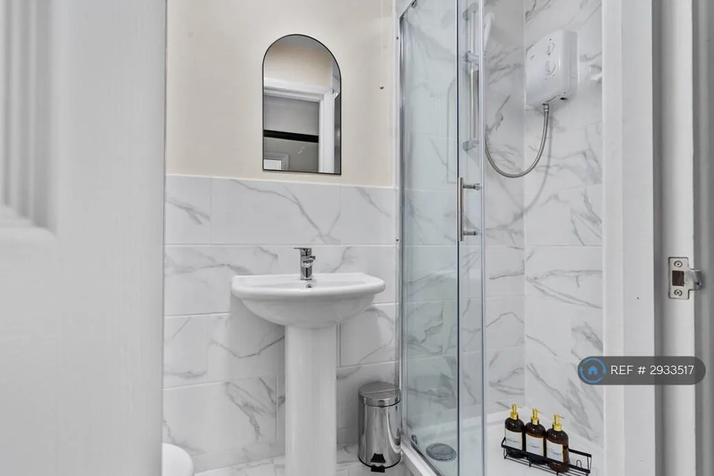 5 bedroom terraced house for rent