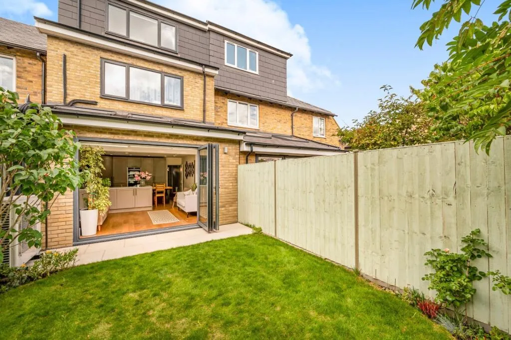 4 bedroom terraced house for rent