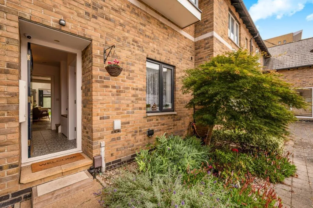 4 bedroom terraced house for rent