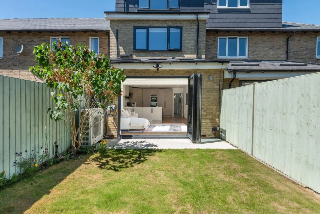 4 bedroom terraced house for rent