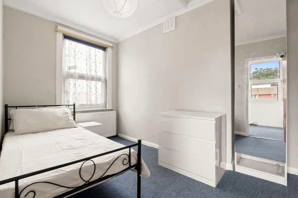 2 bedroom end of terrace house for rent