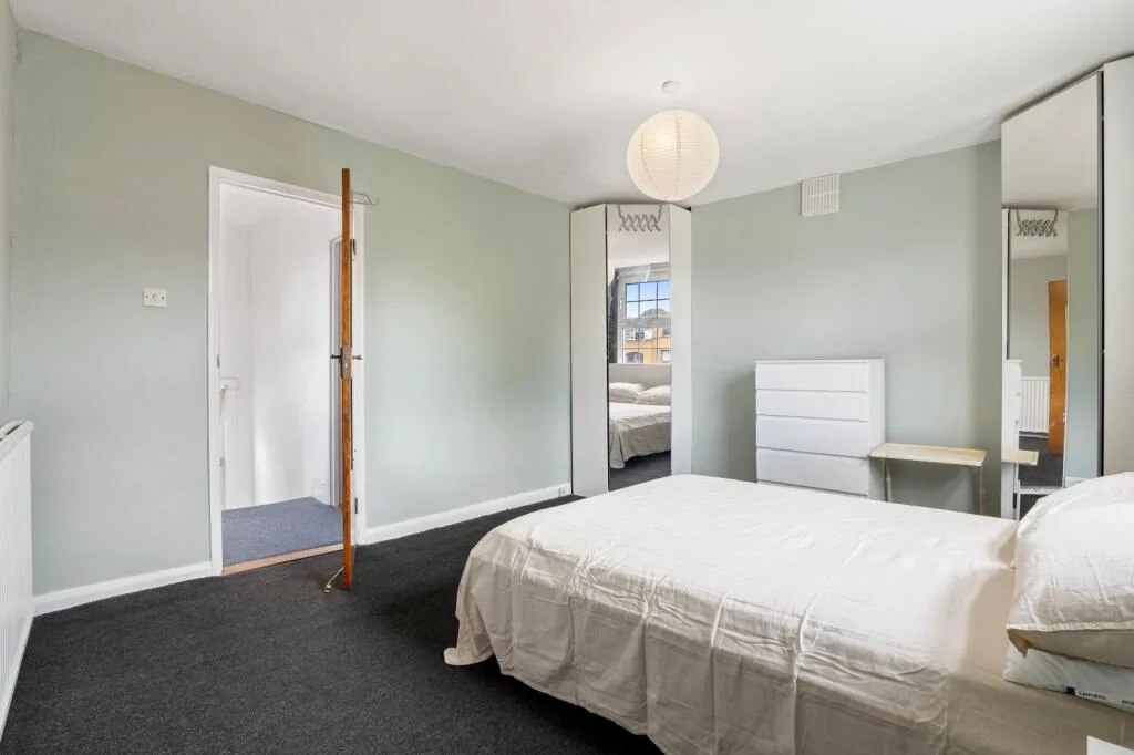 2 bedroom end of terrace house for rent