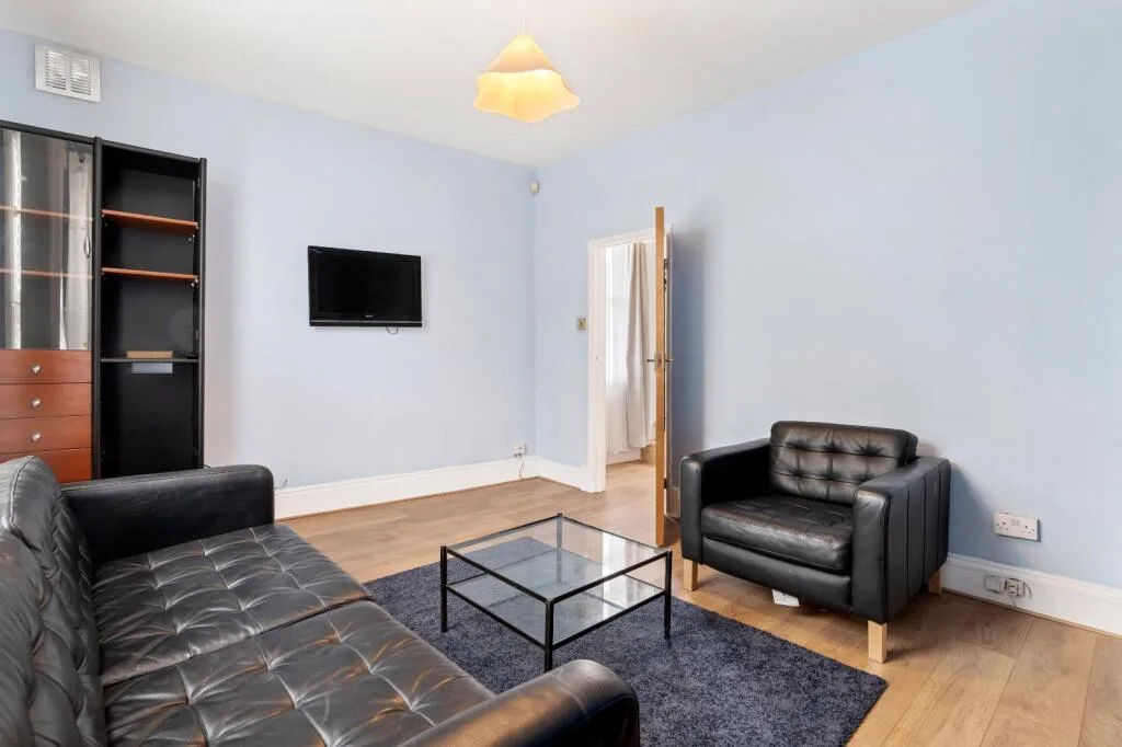 2 bedroom end of terrace house for rent