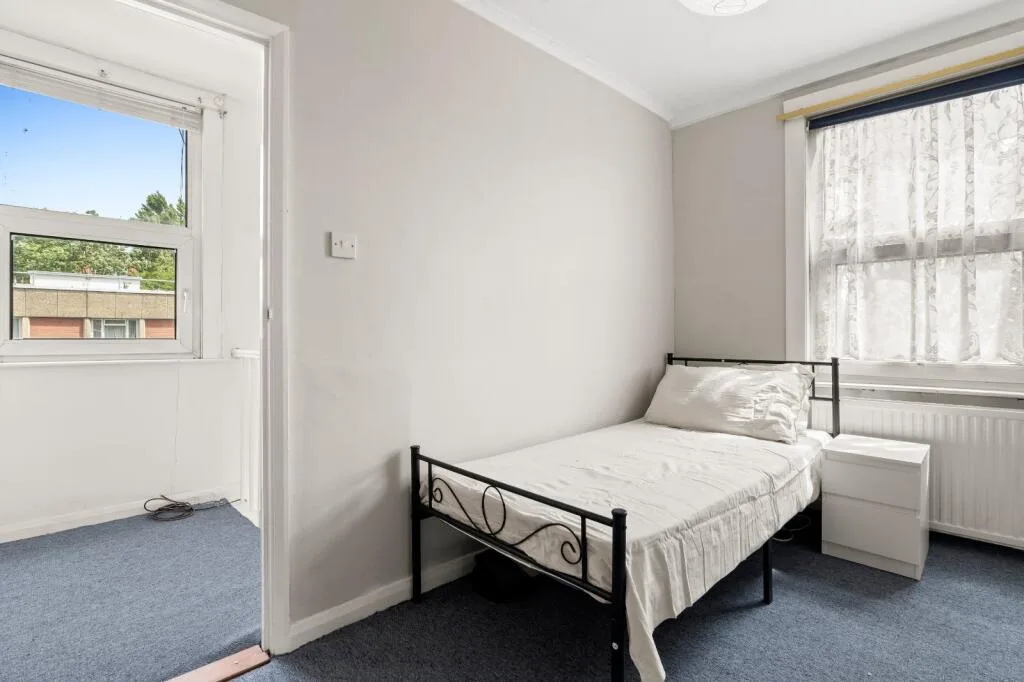 2 bedroom end of terrace house for rent