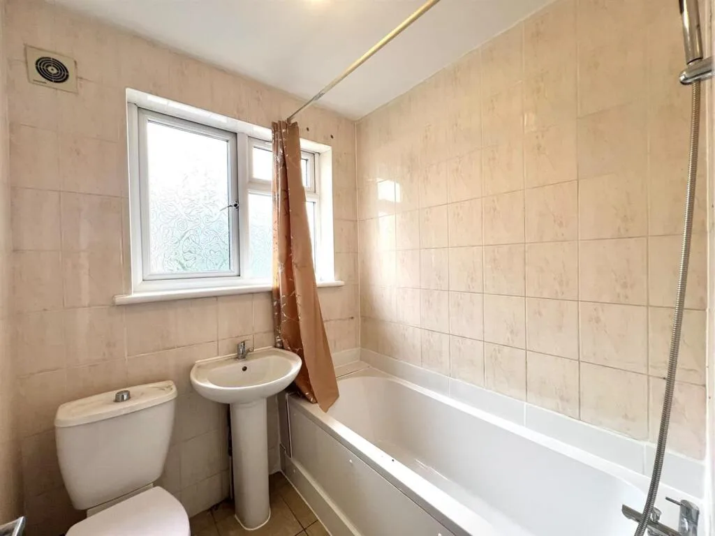3 bedroom flat for rent