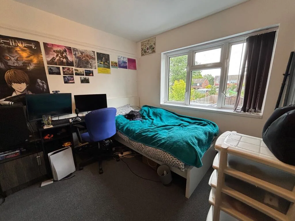 5 bedroom semi-detached house for rent