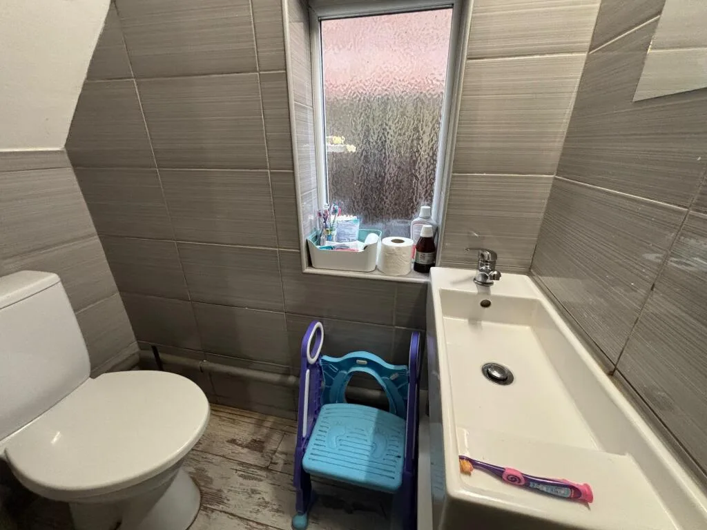 5 bedroom semi-detached house for rent