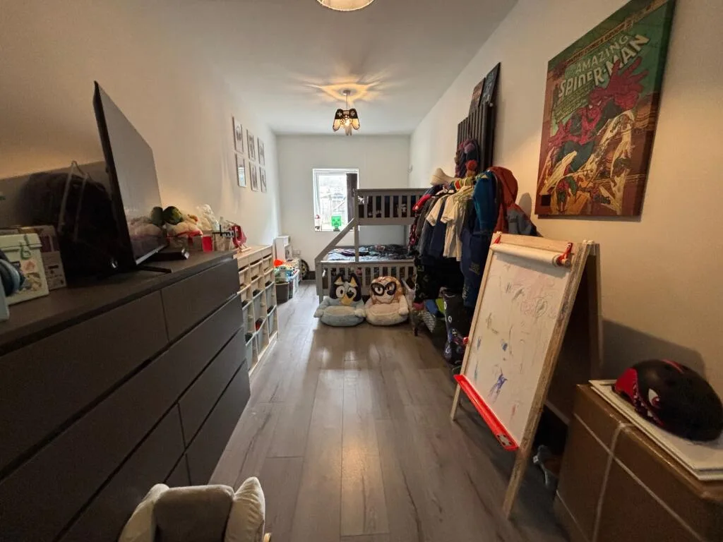 5 bedroom semi-detached house for rent