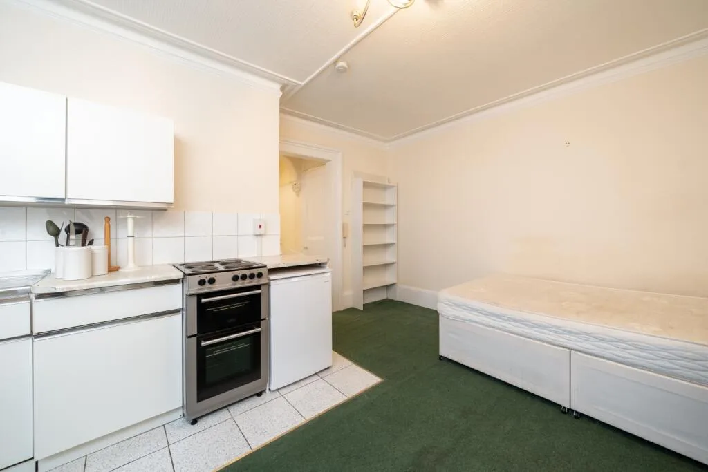 Studio flat for rent